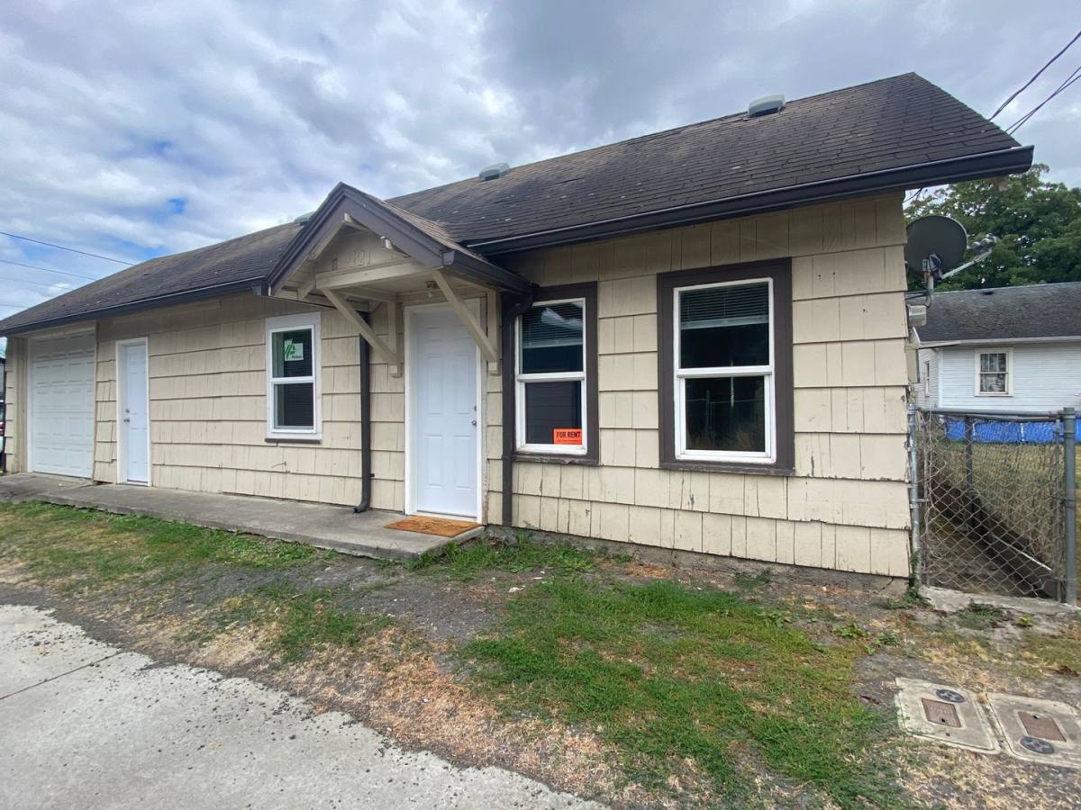 Apartment for rent at 421 17th Ave, Longview, WA 98632
