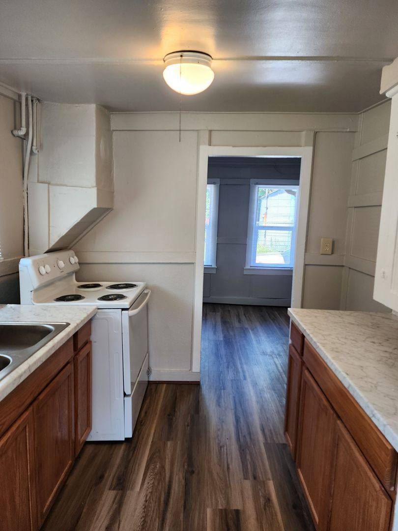 Apartment for rent at 421 17th Ave, Longview, WA 98632