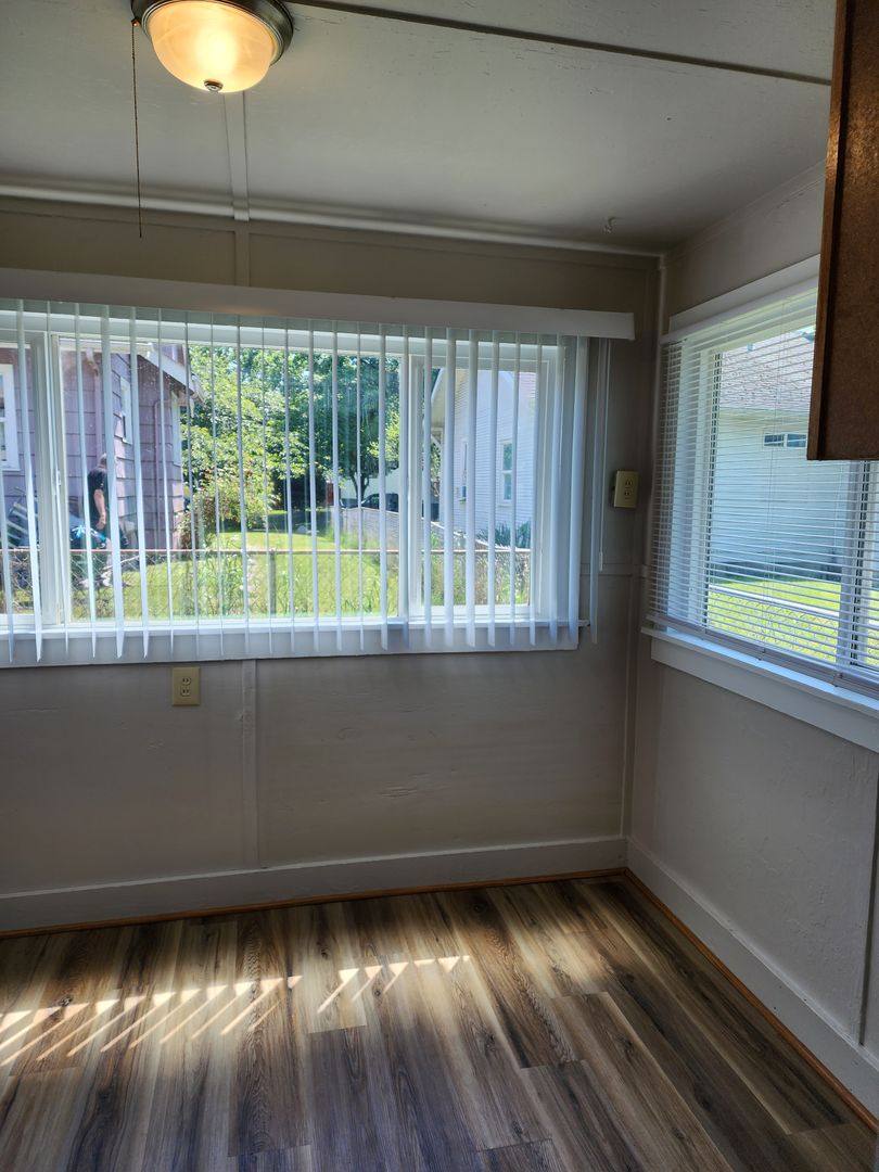 Apartment for rent at 421 17th Ave, Longview, WA 98632