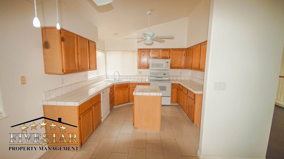 House for rent at 4938 Shorebird Dr, Bakersfield, CA 93312