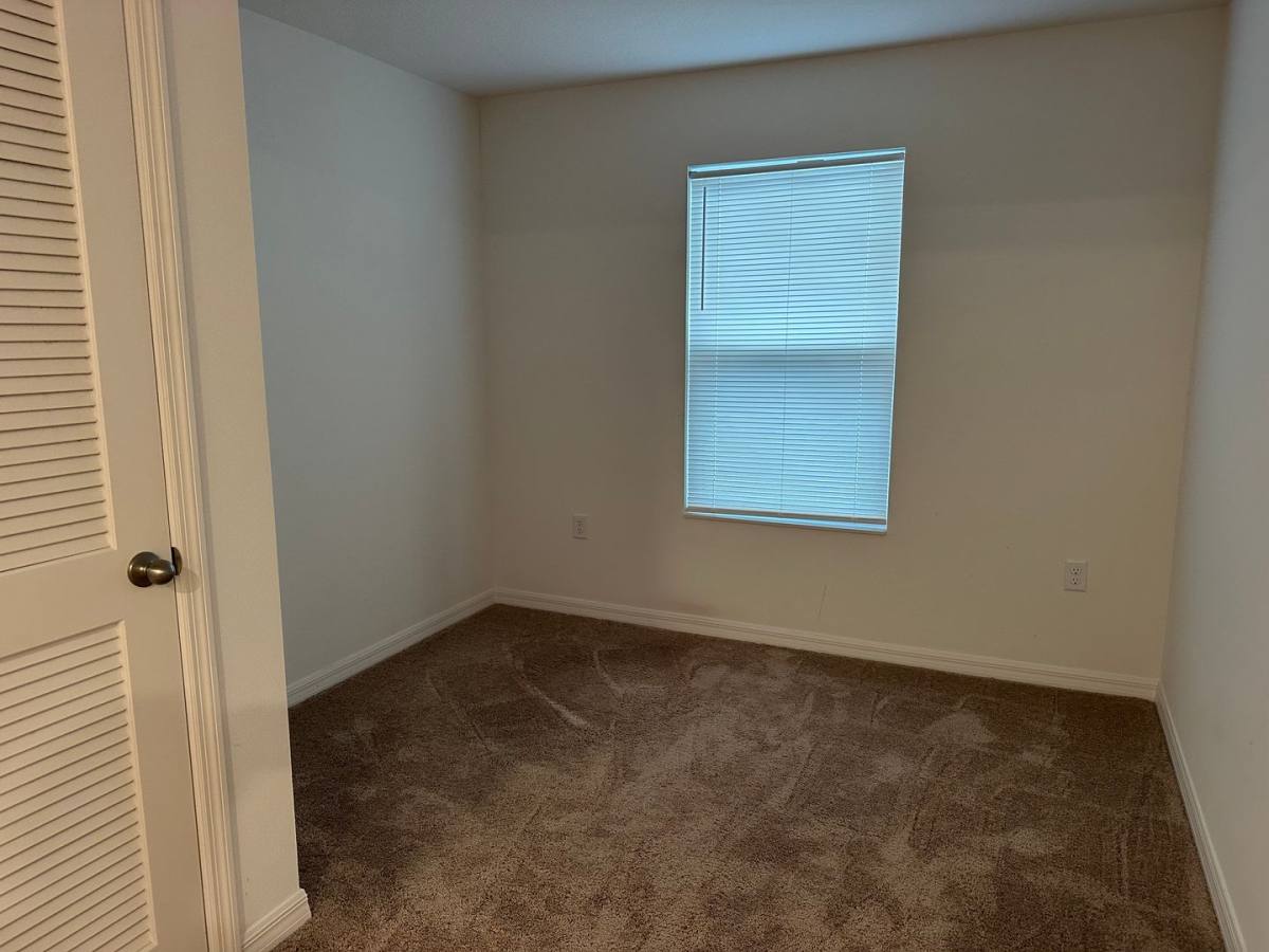 Townhouse for rent at 1604 Wynford Circle, Tavares, FL 32778