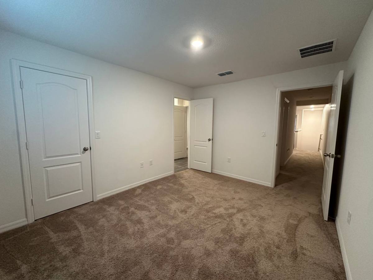 Townhouse for rent at 1604 Wynford Circle, Tavares, FL 32778