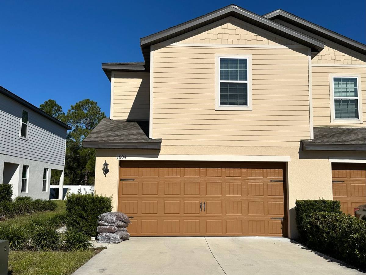 Townhouse for rent at 1604 Wynford Circle, Tavares, FL 32778