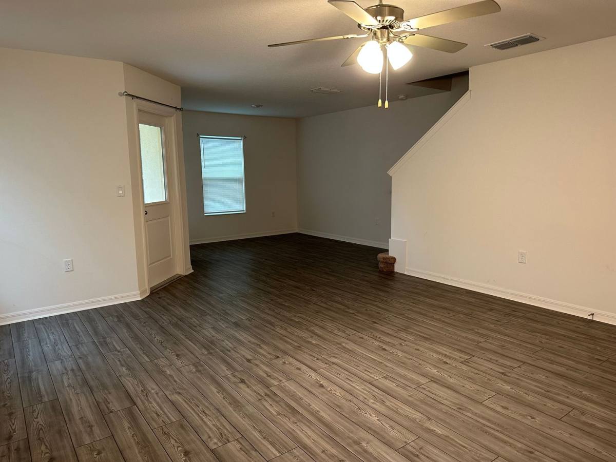 Townhouse for rent at 1604 Wynford Circle, Tavares, FL 32778