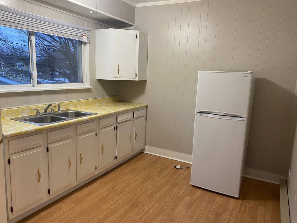 Apartment for rent at 261 1 2 Elm St, Marion, OH 43302