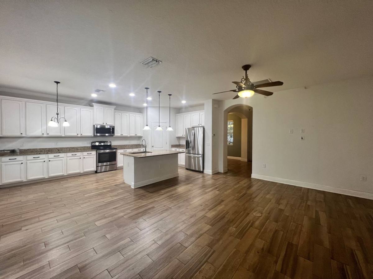 House for rent at 1133 14th St N, Saint Petersburg, FL 33705