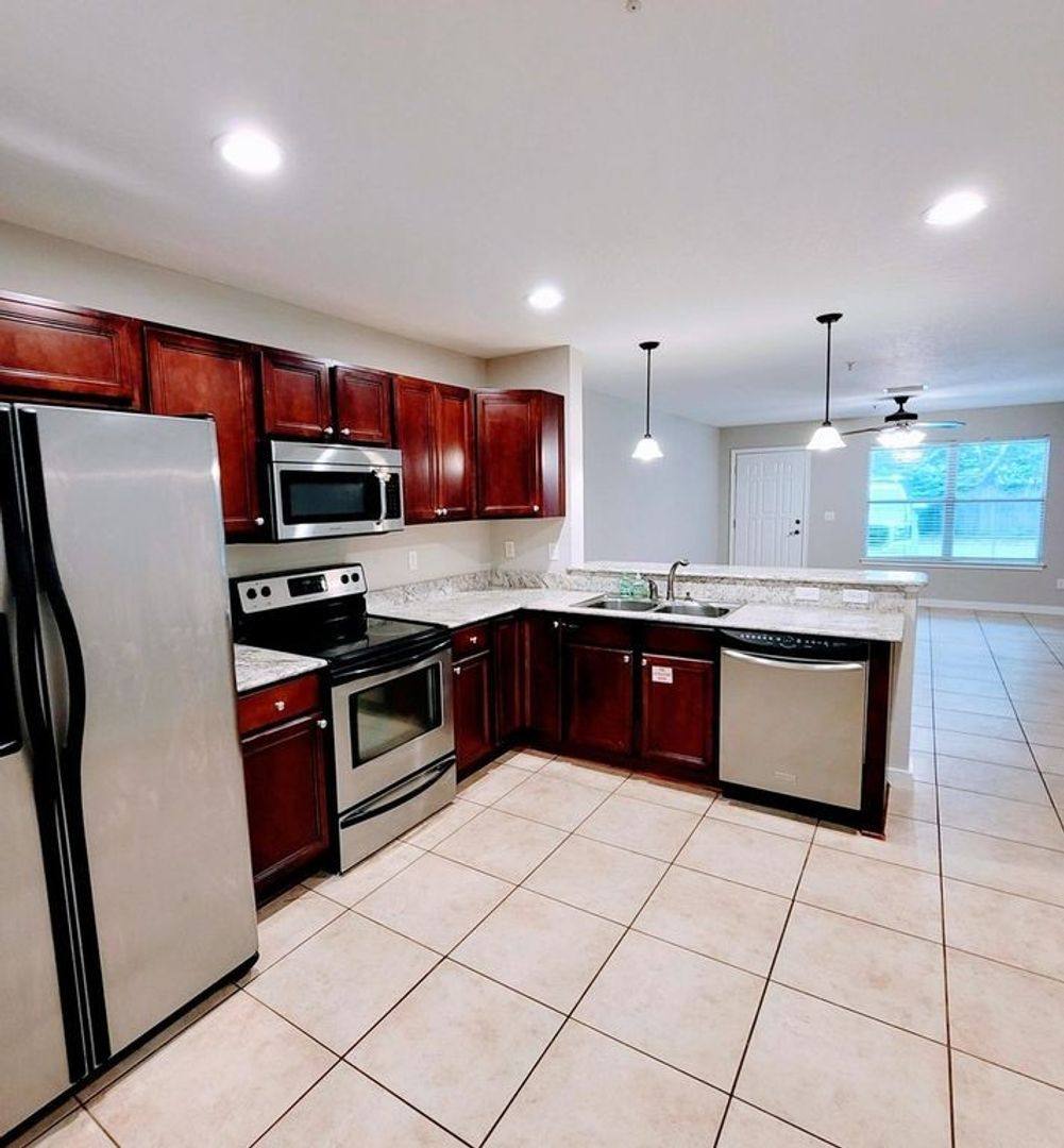 Townhouse for rent at 108 Hawkins Rd #C, Fort Walton Beach, FL 32547