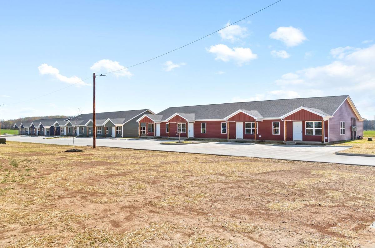 Apartment for rent at 9550 Russellville Rd, Guthrie, KY 42234