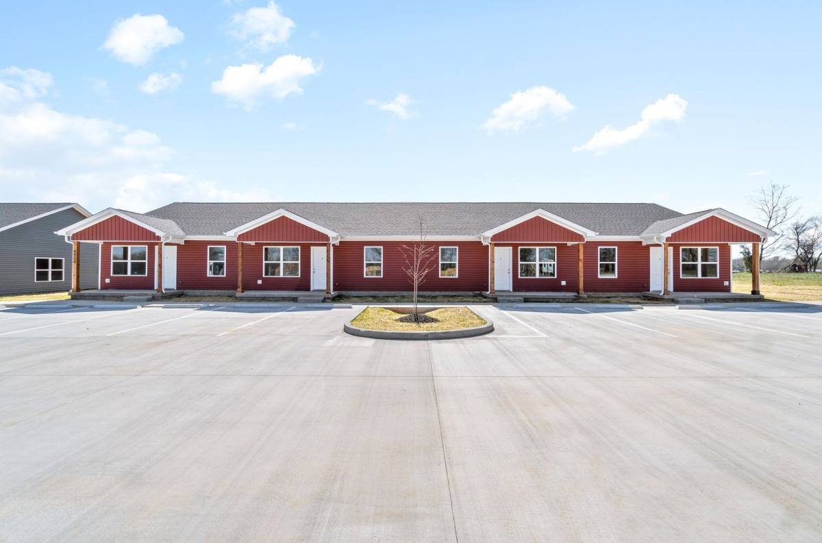 Apartment for rent at 9550 Russellville Rd, Guthrie, KY 42234