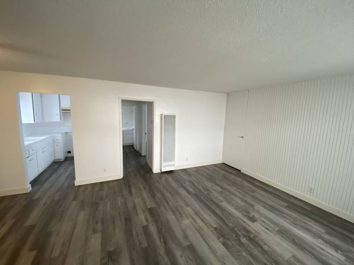 Apartment for rent at 11708 Oxford Ave, Hawthorne, CA 90250