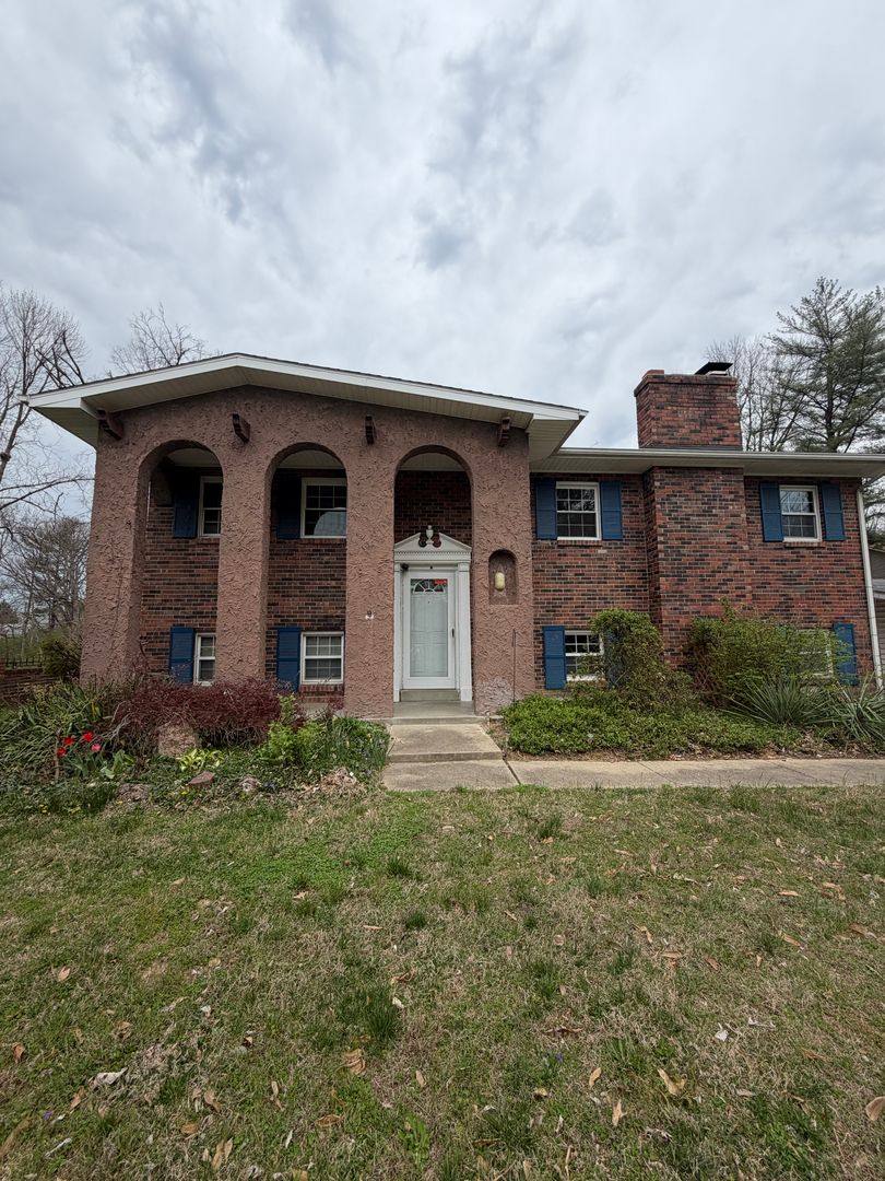 House for rent at 217 Jubaka Dr, Fairview Heights, IL 62208