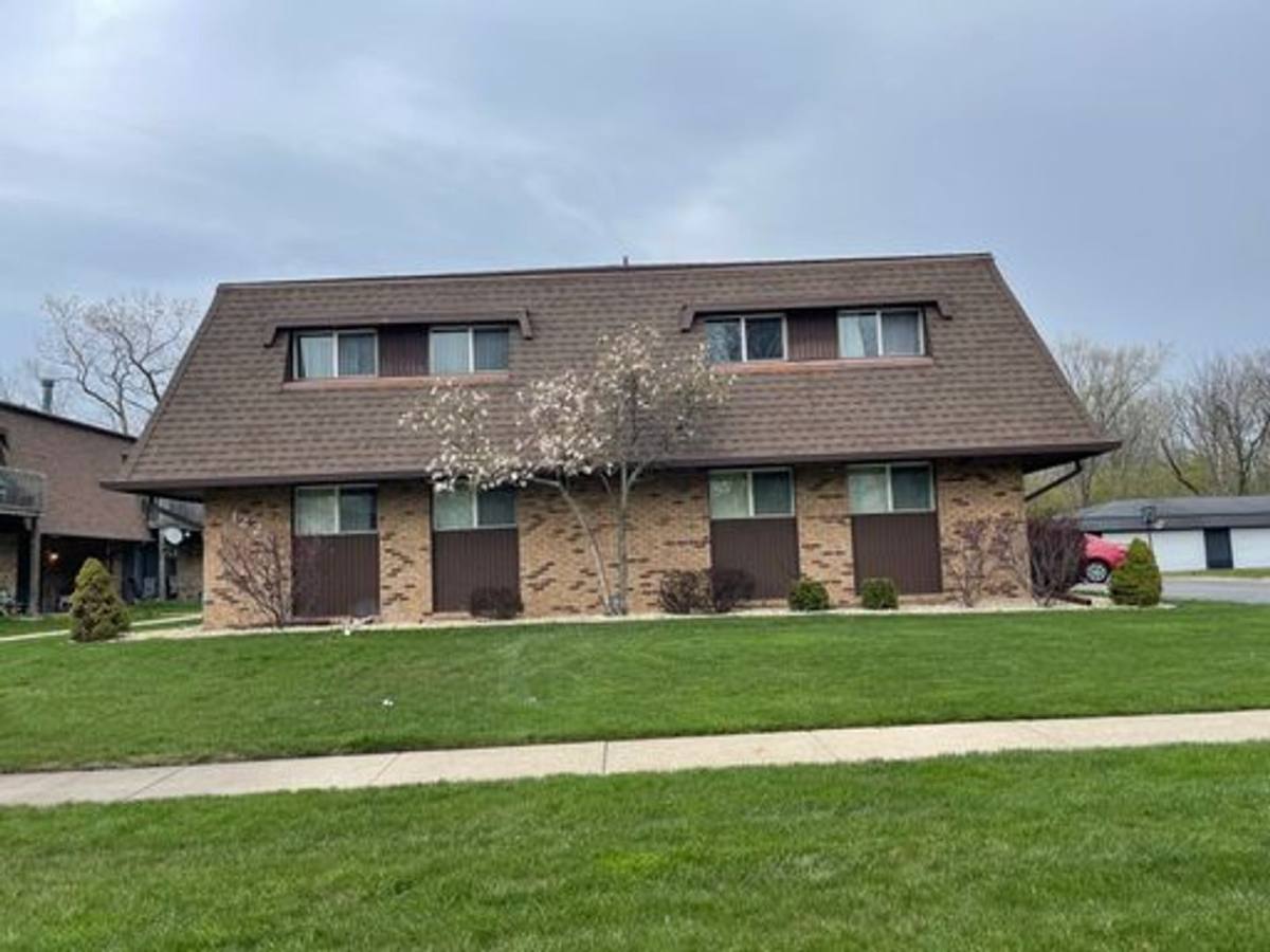 Apartment for rent at 1228 Town Crest Dr, New Lenox, IL 60451