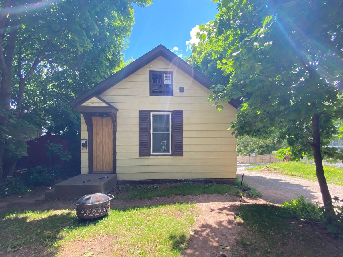 Apartment for rent at 920 1 2 E, Duluth, MN 55805
