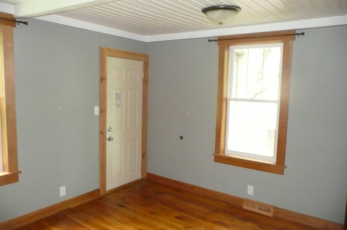 Apartment for rent at 920 1 2 E, Duluth, MN 55805