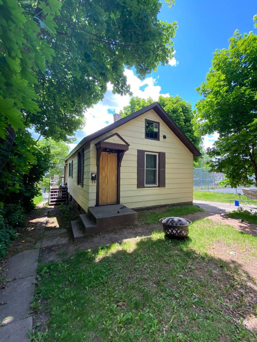 Apartment for rent at 920 1 2 E, Duluth, MN 55805