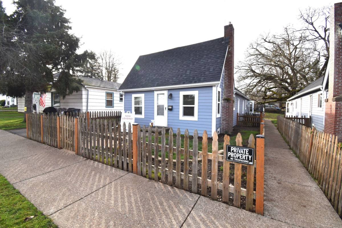 Apartment for rent at 312 S Main St, Lebanon, OR 97355