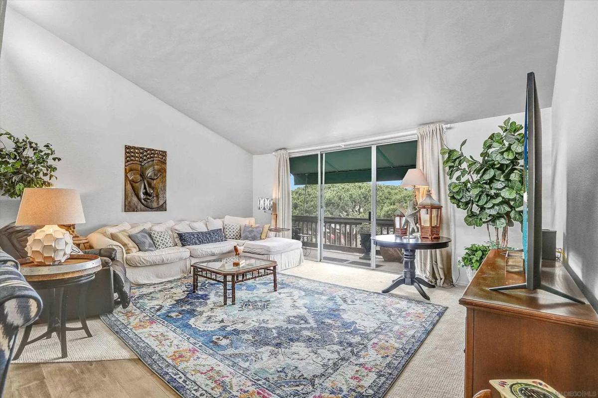 House for rent at 6455 La Jolla Blvd, La Jolla, CA 92037