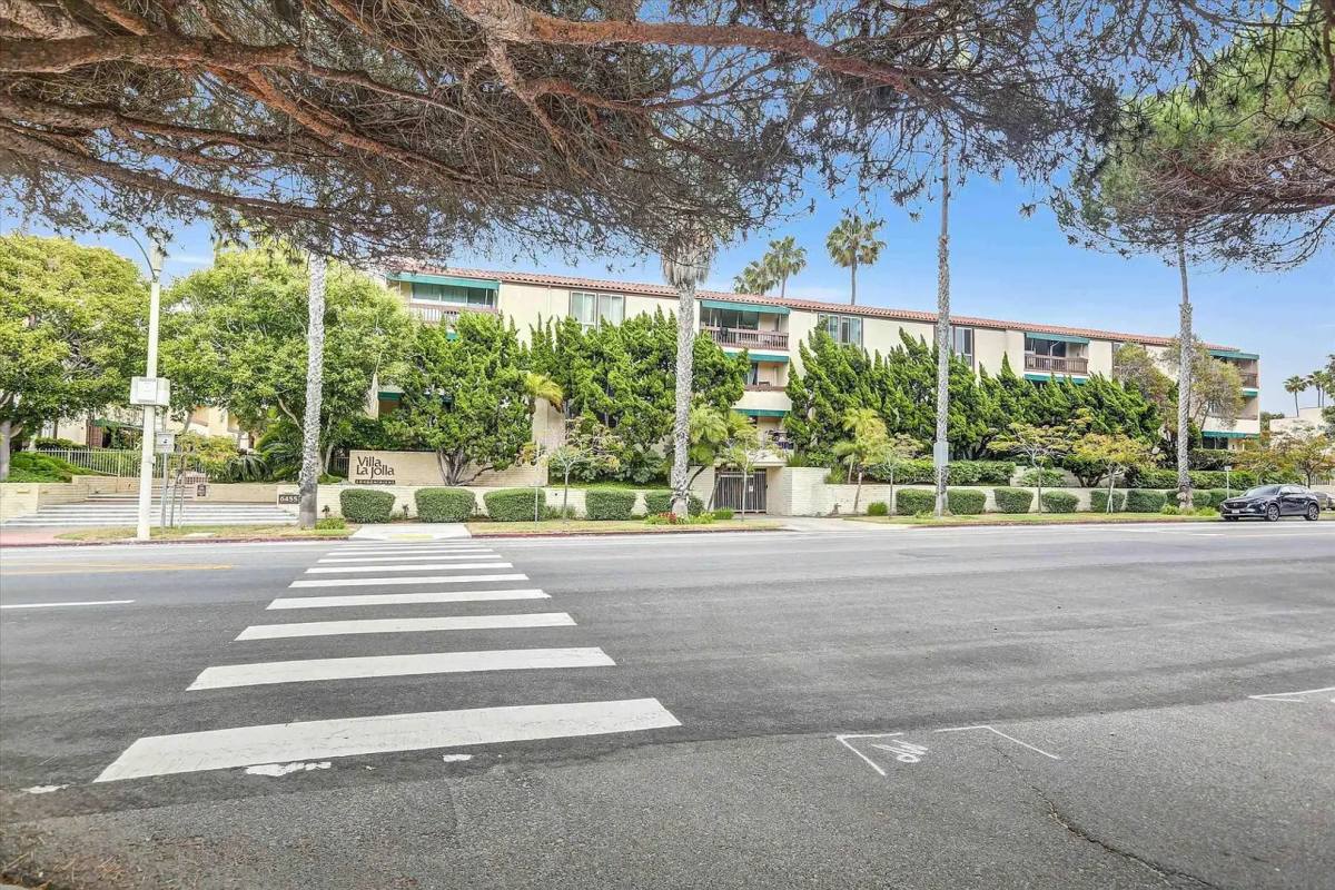 House for rent at 6455 La Jolla Blvd, La Jolla, CA 92037