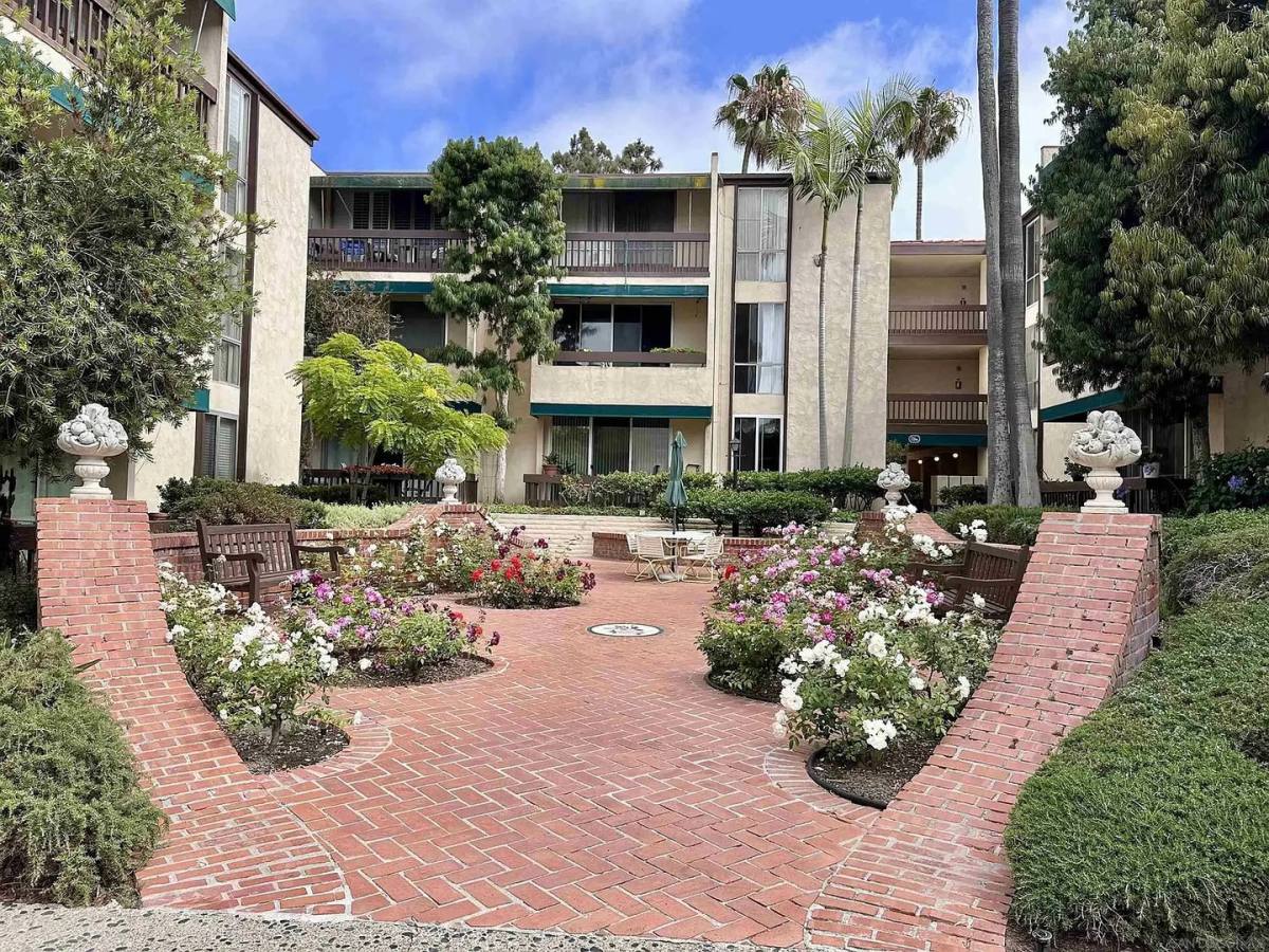 House for rent at 6455 La Jolla Blvd, La Jolla, CA 92037