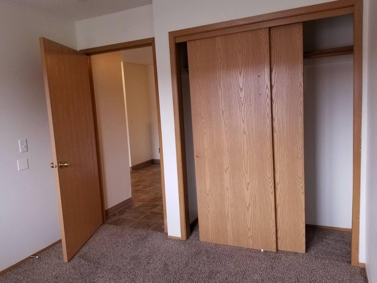 Apartment for rent at 4010 University Ave, Des Moines, IA 50311