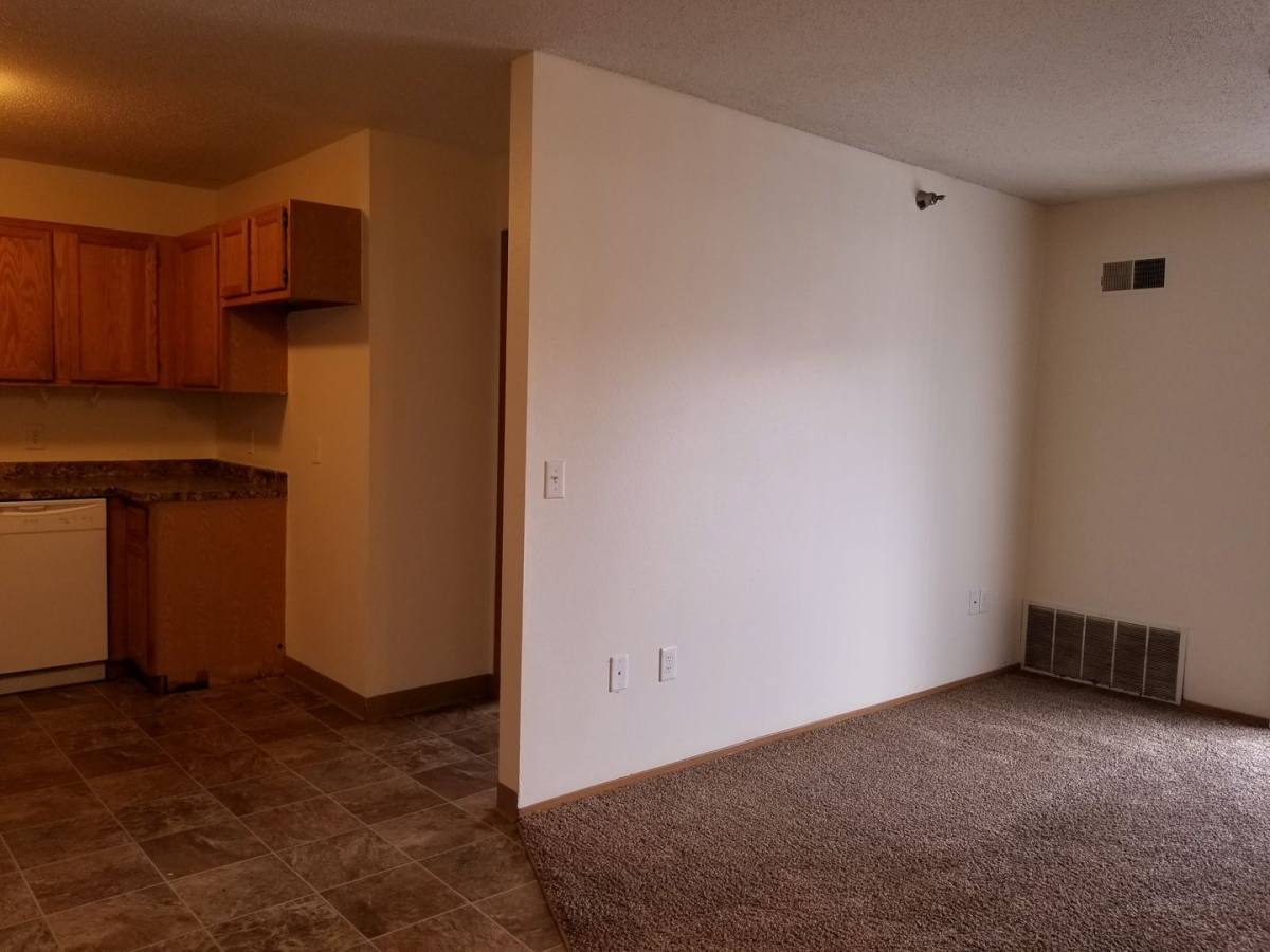 Apartment for rent at 4010 University Ave, Des Moines, IA 50311
