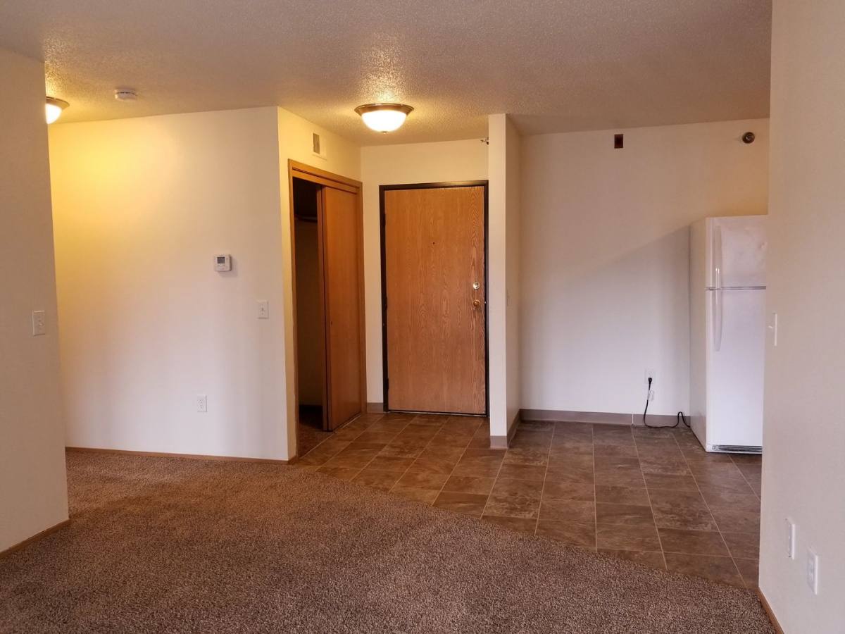 Apartment for rent at 4010 University Ave, Des Moines, IA 50311