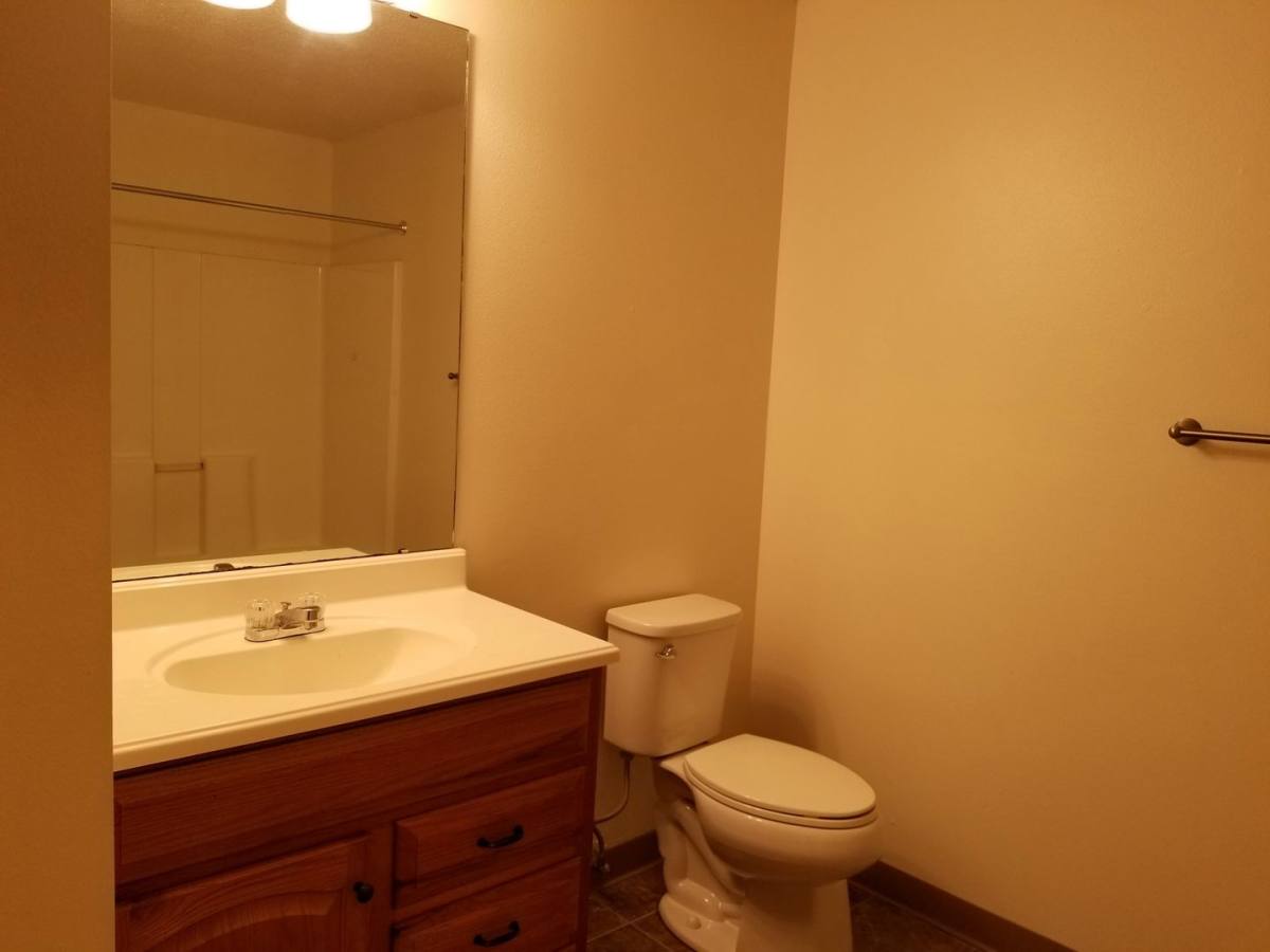Apartment for rent at 4010 University Ave, Des Moines, IA 50311