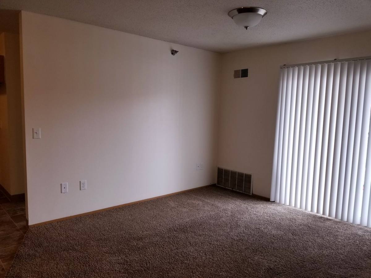 Apartment for rent at 4010 University Ave, Des Moines, IA 50311
