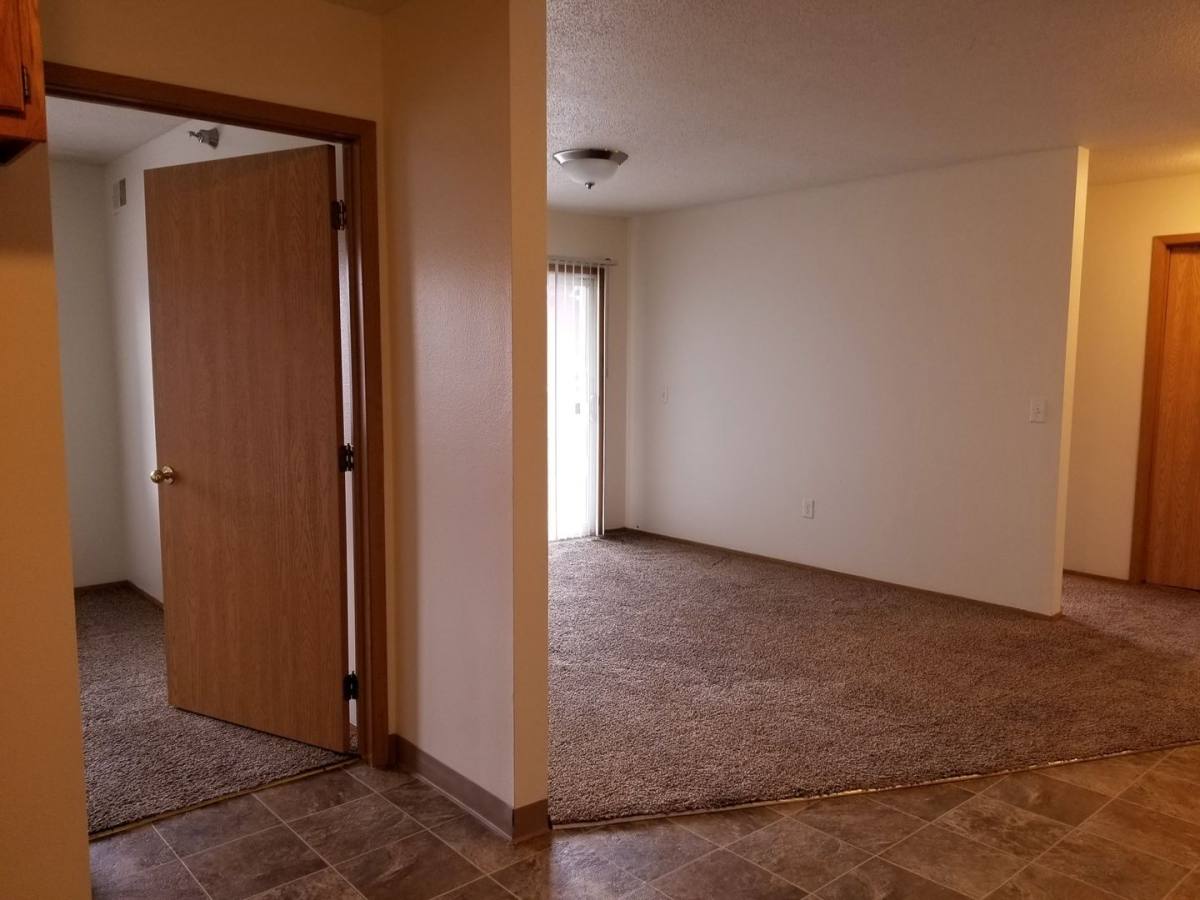 Apartment for rent at 4010 University Ave, Des Moines, IA 50311