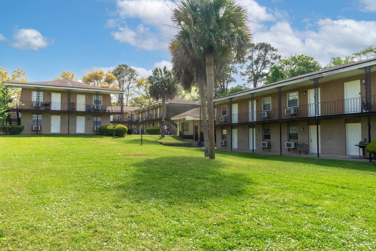 Apartment for rent at 111 Edgewater Rd, Savannah, GA 31406