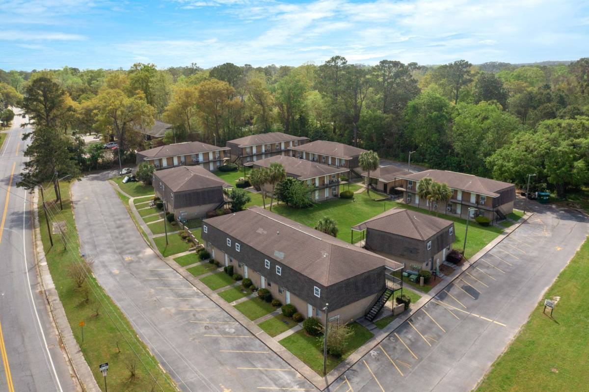 Apartment for rent at 111 Edgewater Rd, Savannah, GA 31406