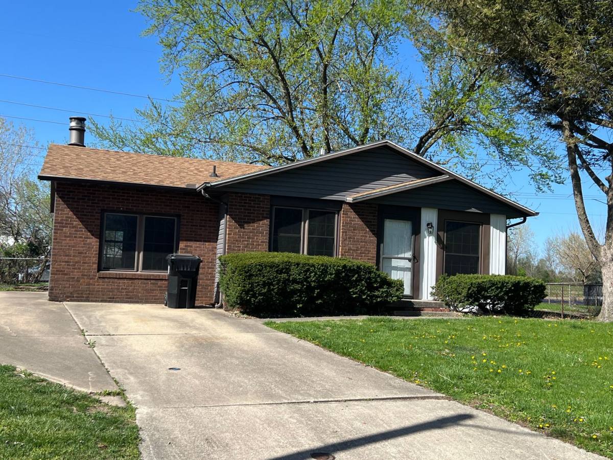 House for rent at 308 Bonair Dr, Normal, IL 61761
