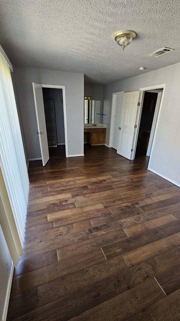 Apartment for rent at 4904 Brianhill Dr, Fort Worth, TX 76135