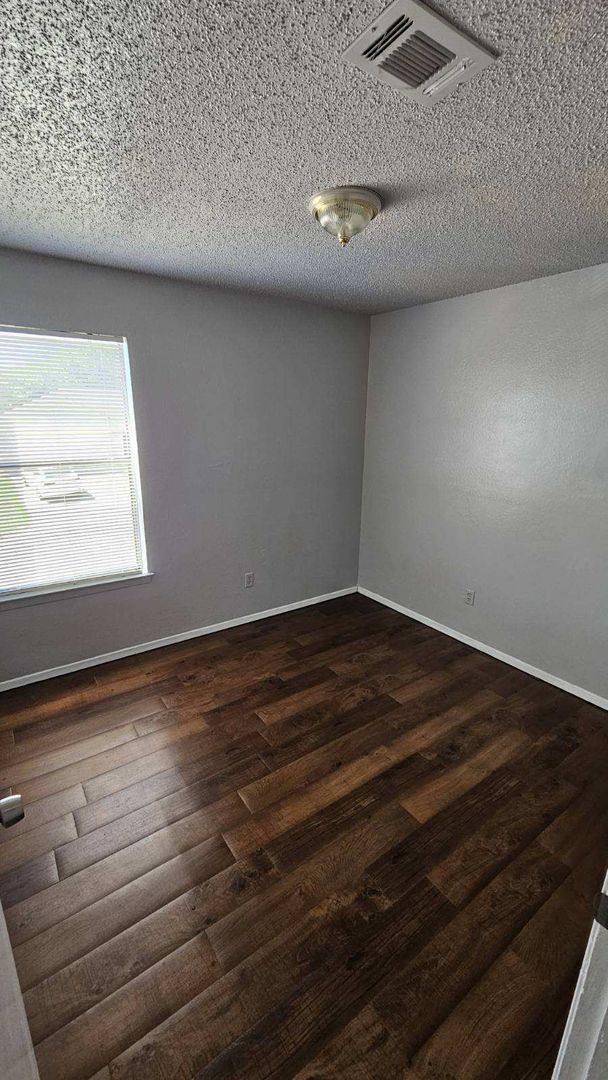 Apartment for rent at 4904 Brianhill Dr, Fort Worth, TX 76135