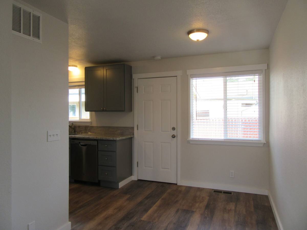 House for rent at 850 2nd Ave N, Kent, WA 98032