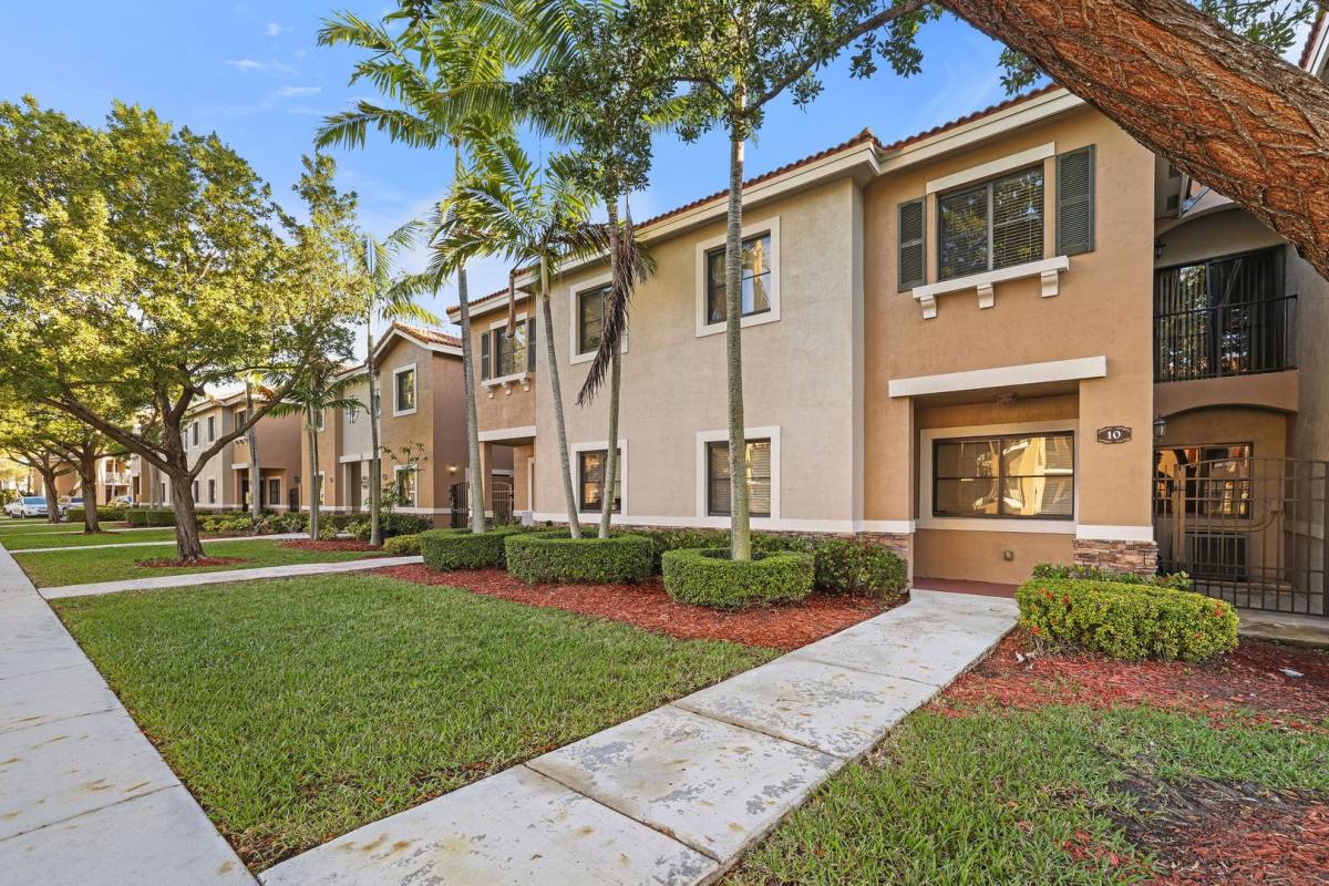 Townhouse for rent at 22721 SW 88 Place 10-19, Miami, FL 33190