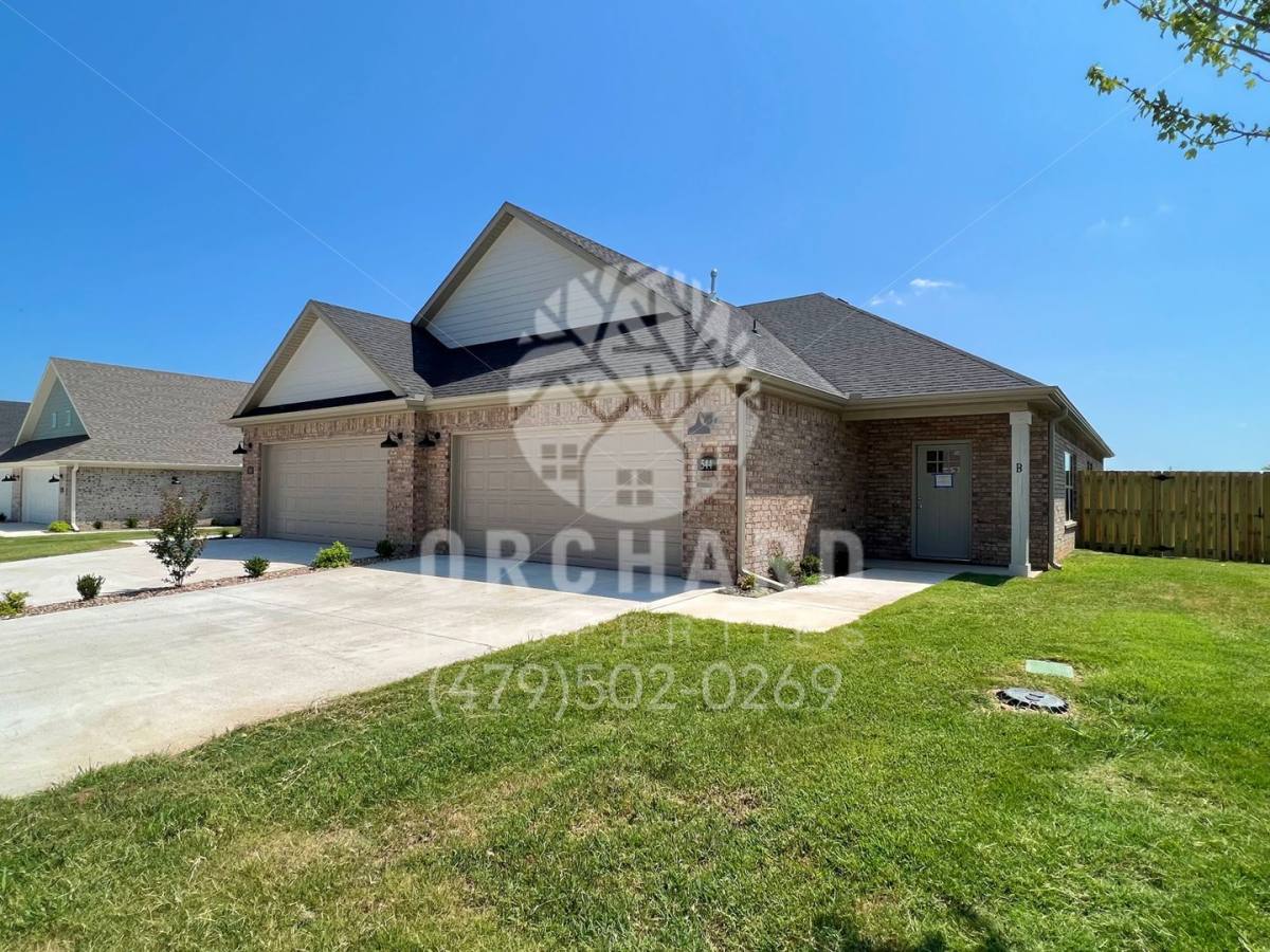 Apartment for rent at 544 Bradford Dr, Springdale, AR 72762