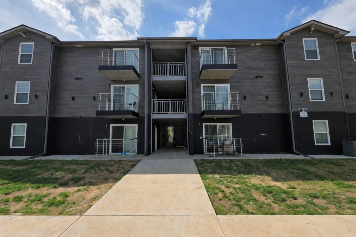 Apartment for rent at 543 Peachers Mill Rd, Clarksville, TN 37042