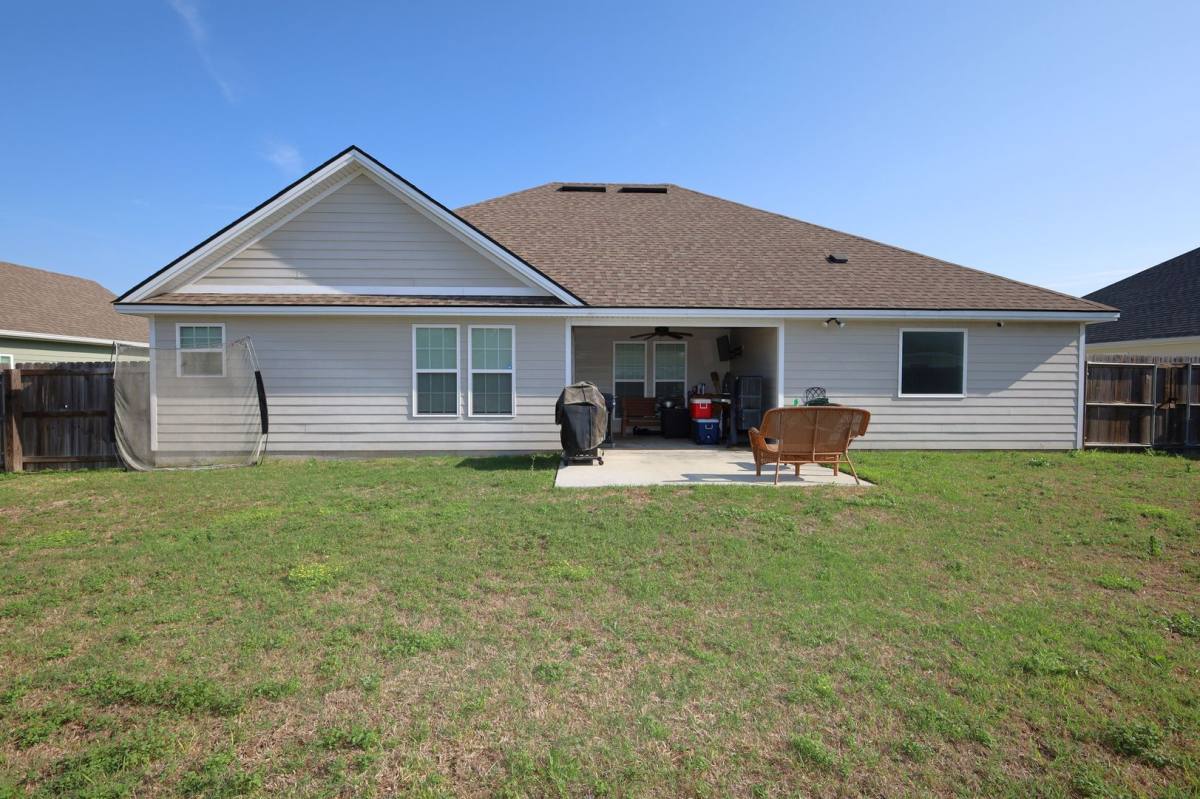 House for rent at 124 Floyd McNeal Dr, Hahira, GA 31632