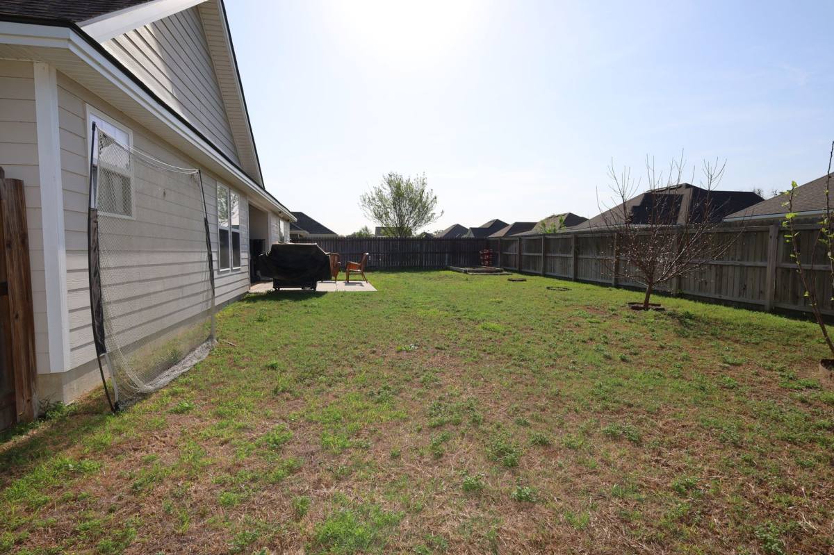 House for rent at 124 Floyd McNeal Dr, Hahira, GA 31632