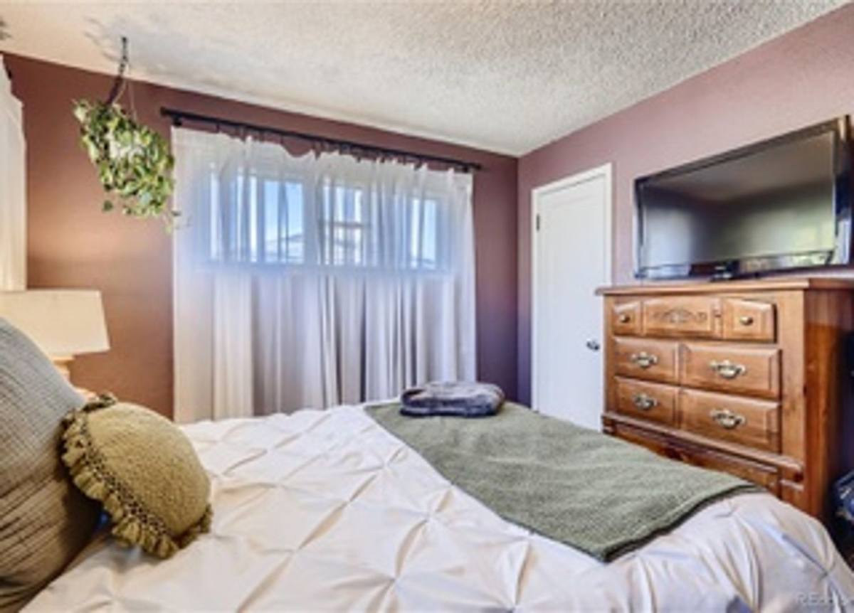 House for rent at 740 Iola St, Aurora, CO 80010