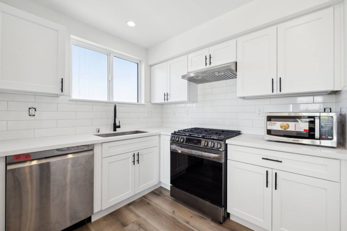 Apartment for rent at 3507 1 2 S Budlong Ave, Los Angeles, CA 90007