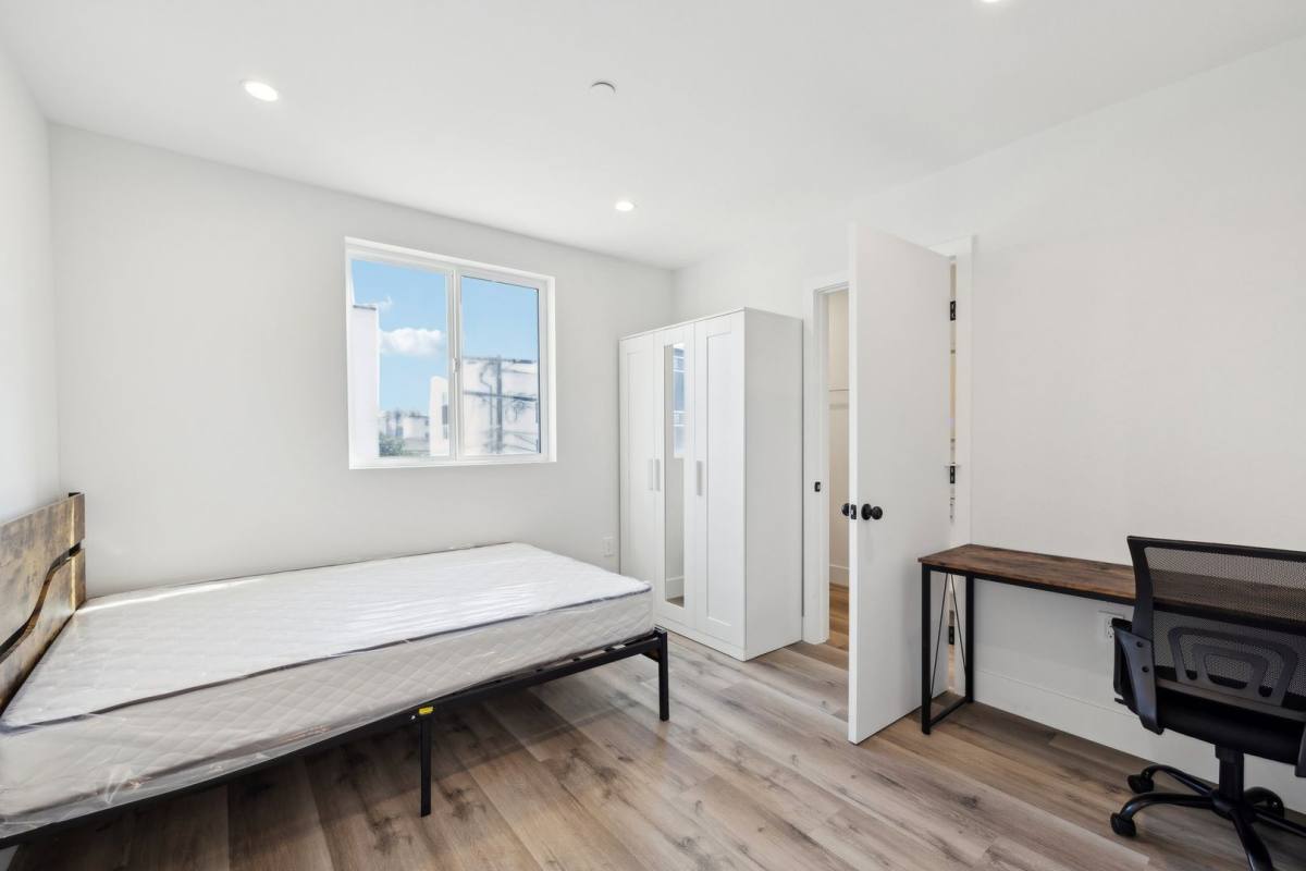 Apartment for rent at 3507 1 2 S Budlong Ave, Los Angeles, CA 90007