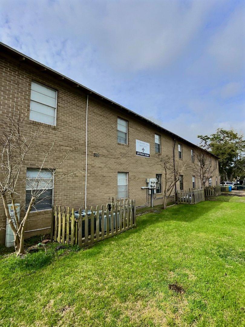 Apartment for rent at 318 Porter Ave, Ocean Springs, MS 39564