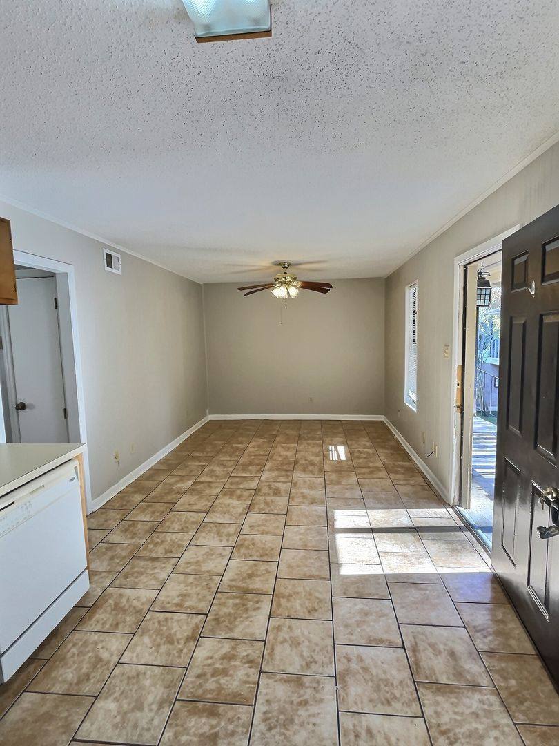Apartment for rent at 318 Porter Ave, Ocean Springs, MS 39564