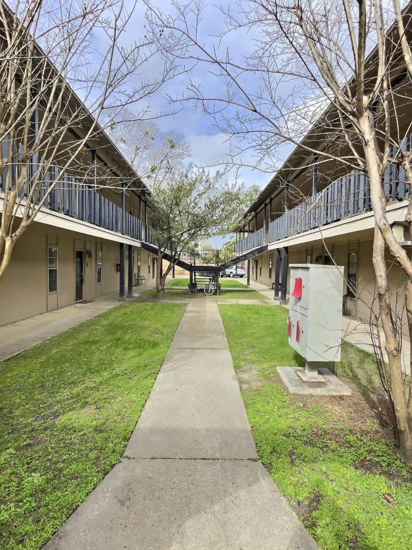 Apartment for rent at 318 Porter Ave, Ocean Springs, MS 39564