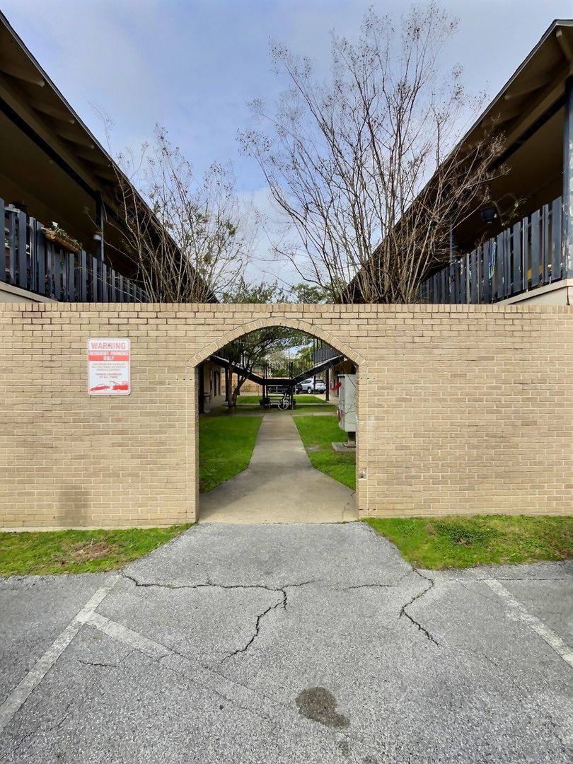 Apartment for rent at 318 Porter Ave, Ocean Springs, MS 39564