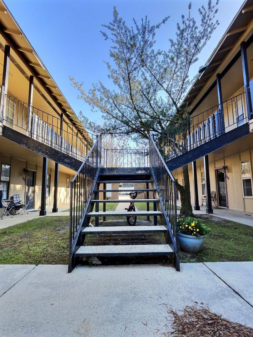Apartment for rent at 318 Porter Ave, Ocean Springs, MS 39564
