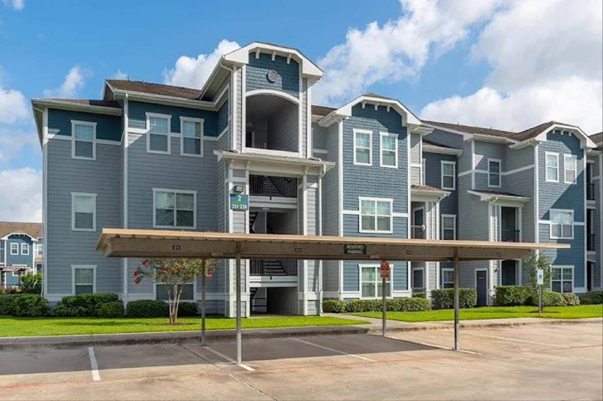 Apartment for rent at 16350 Ella Blvd, Houston, TX 77090
