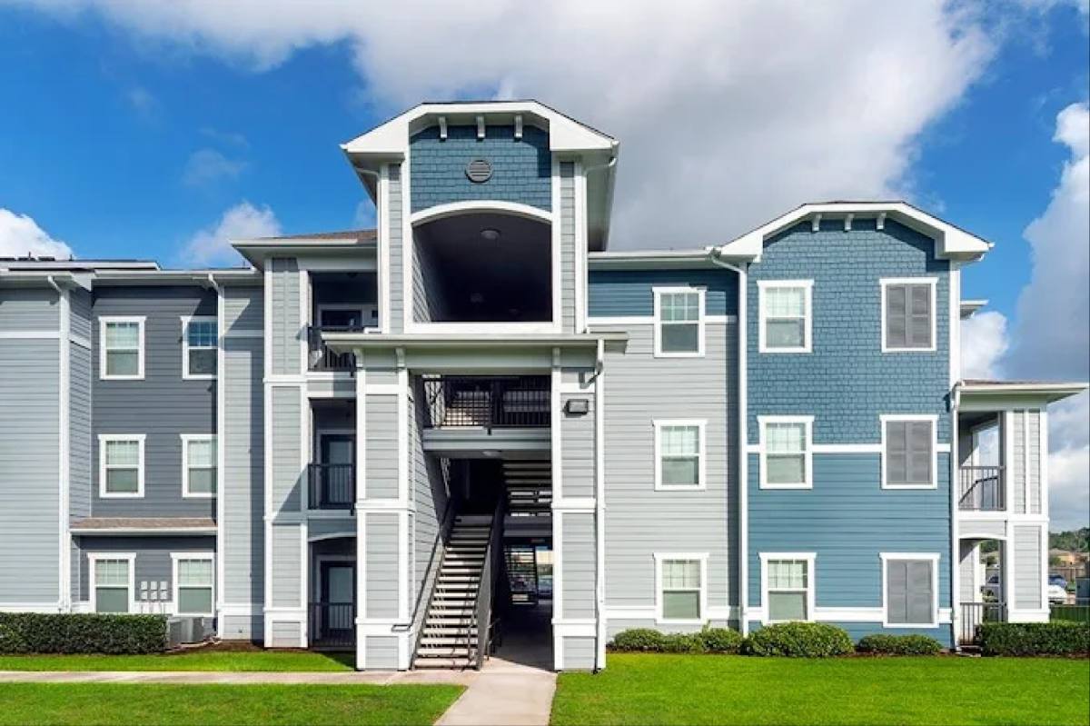 Apartment for rent at 16350 Ella Blvd, Houston, TX 77090